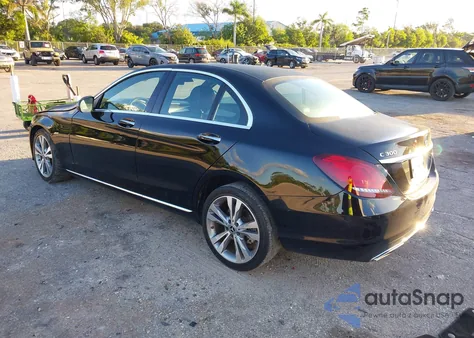 2020 Mercedes-Benz C 300 z USA, uszkodzony, nr VIN 55SWF8DB1LU323688